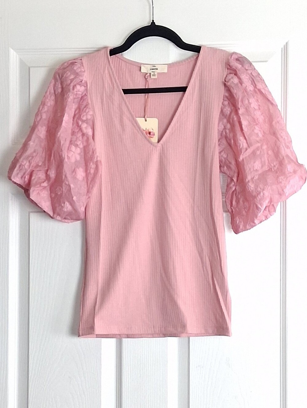 Entro Pink V-Neck Ribbed Knit Floral Embossed Puff Sleeve Blouse
